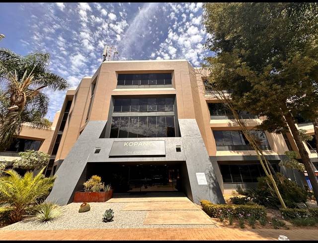 336M² OFFICE TO LET IN PARKTOWN